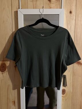 No Boundaries Tee Crop Top Green NWT